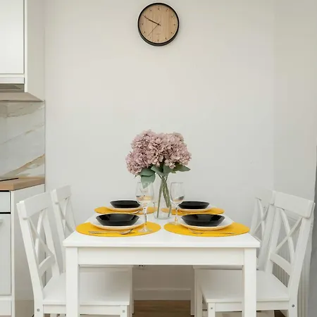 Apartamento Reja Sunny With Parking By Renters Breslavia