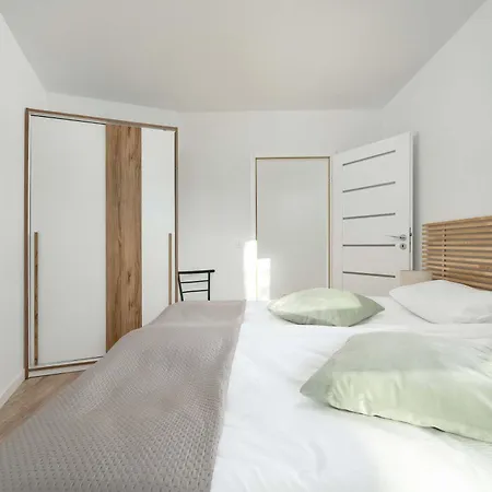 Apartamento Reja Sunny With Parking By Renters