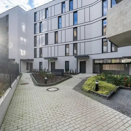 Reja Sunny With Parking By Renters * Breslavia